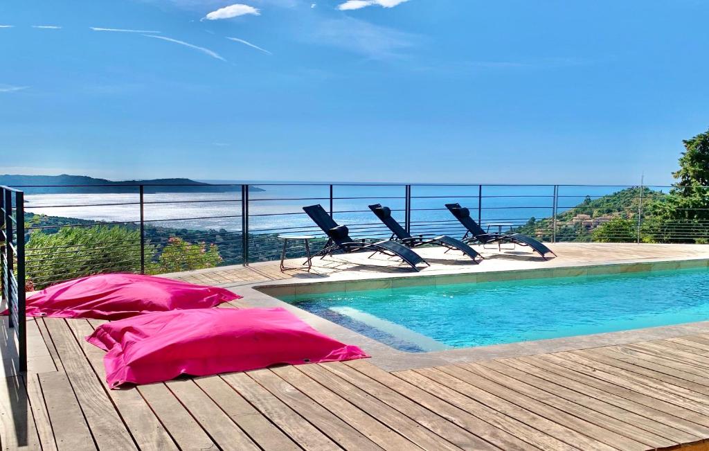 Villa Découvrez la Villa « The View » 210 Avenue des Bouvreuils 83240 Cavalaire-sur-Mer