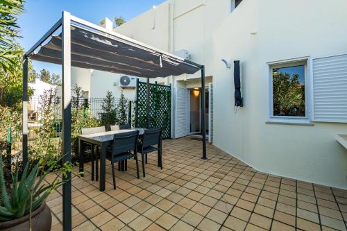 Delightful duplex in Vilamoura with barbecue and shared pool