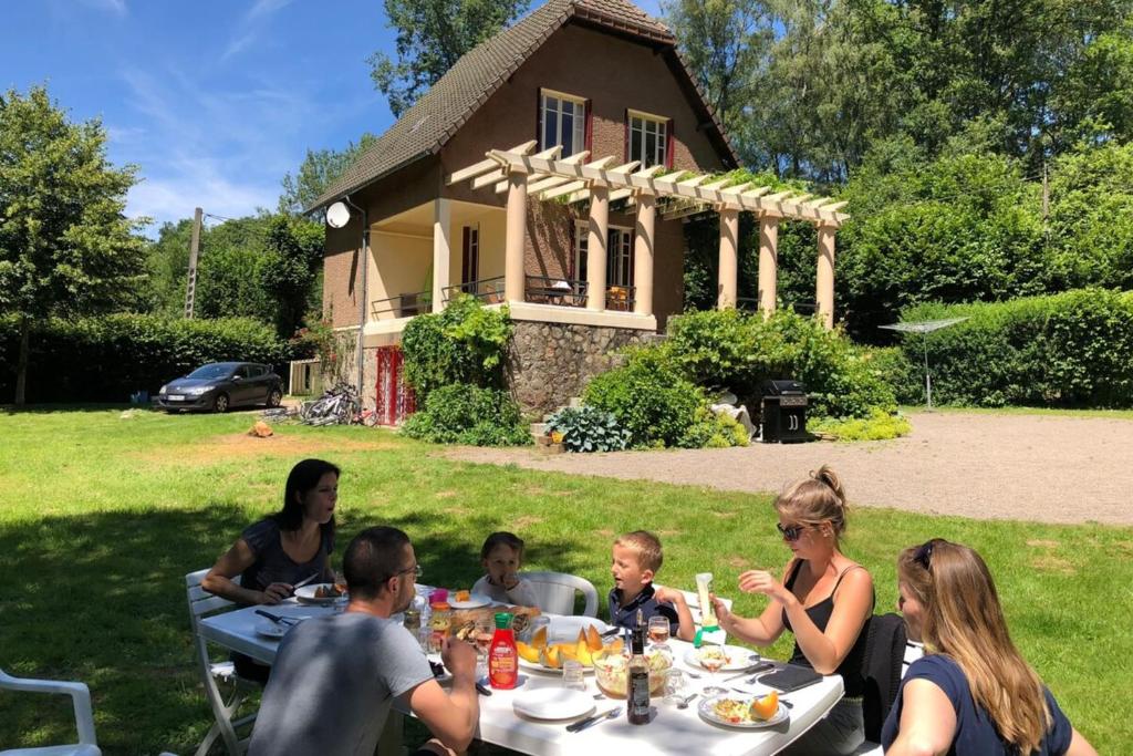 Villa Villa des Settons Direct plage Lac Des Settons Le Cerney, lieu dit Les Coutures, 58230 Moux-en-Morvan