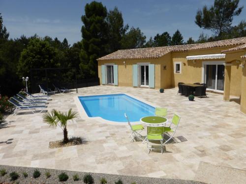 Detached spacious villa with private heated pool 15 km from the Gorges du Verdon