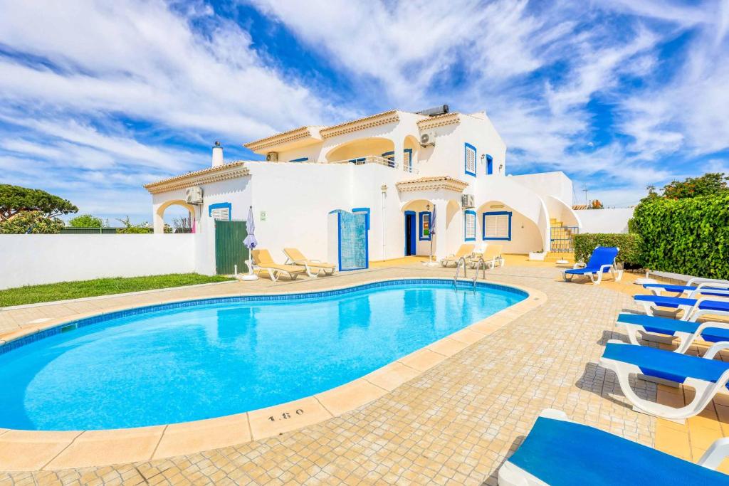 Villa Villa Dois Pinheiros Rua da Âncora, 8200-428 Albufeira