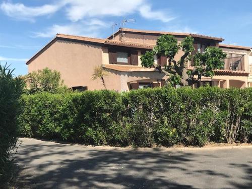 Domaine de vacances à 600m de la plage animations piscines en supplément villa climatisée 3 chambres 5 couchages WIFI LRPDSG12