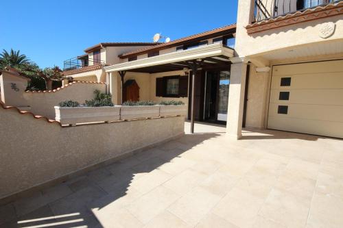 Domaine de vacances à 600m de la plage, belle villa climatisée 3 chambres, 5 couchages terrasse WIFI, accès payant pour les animations et piscines LRPDSE3