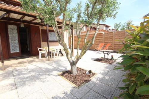 Domaine de vacances à 600m de la plage villa climatisée WIFI 3 chambres 7 couchages animations et piscines en supplément - LRTAMW29