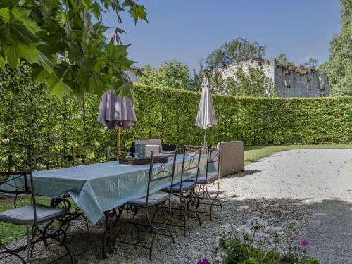 Double cottages dans parc château - piscine privée - 14 pers