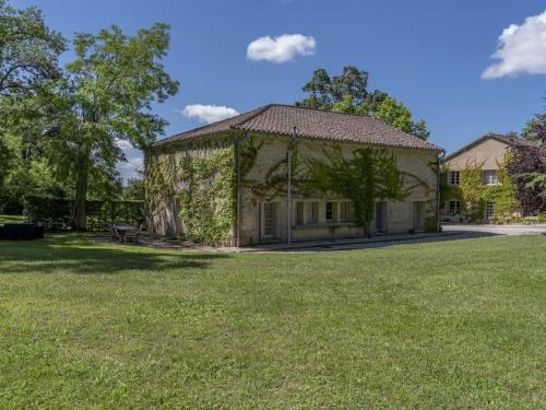 Double cottages dans parc château - piscine privée - 14 pers