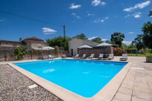Double cottages dans parc château - piscine privée - 14 pers