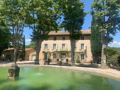 Villa du defens Saint-Martin-de-Castillon france