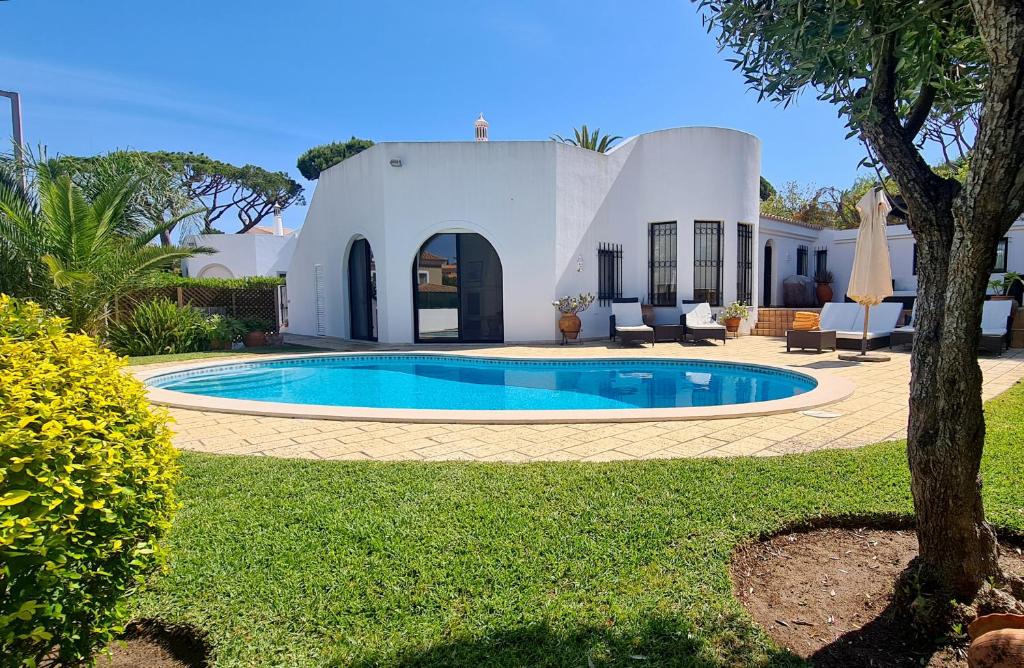 Villa Dunas Douradas Beach Villa Rua Vasco da Gama 540 8135-107 Benfarras
