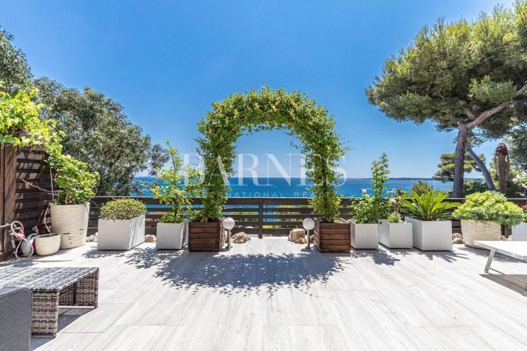 EDEN SEA 155 Avenue Maréchal Juin, 06400 Cannes