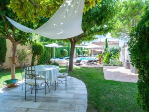 Elegant villa in Les M es with garden