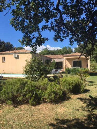 VILLA EN CAMPAGNE POUR 8 PERS AVEC PISCINE PARC CLOTURE La Capelle-et-Masmolène france