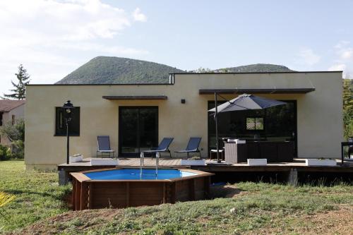 Villa en Campagne Provençale avec piscine Curnier france