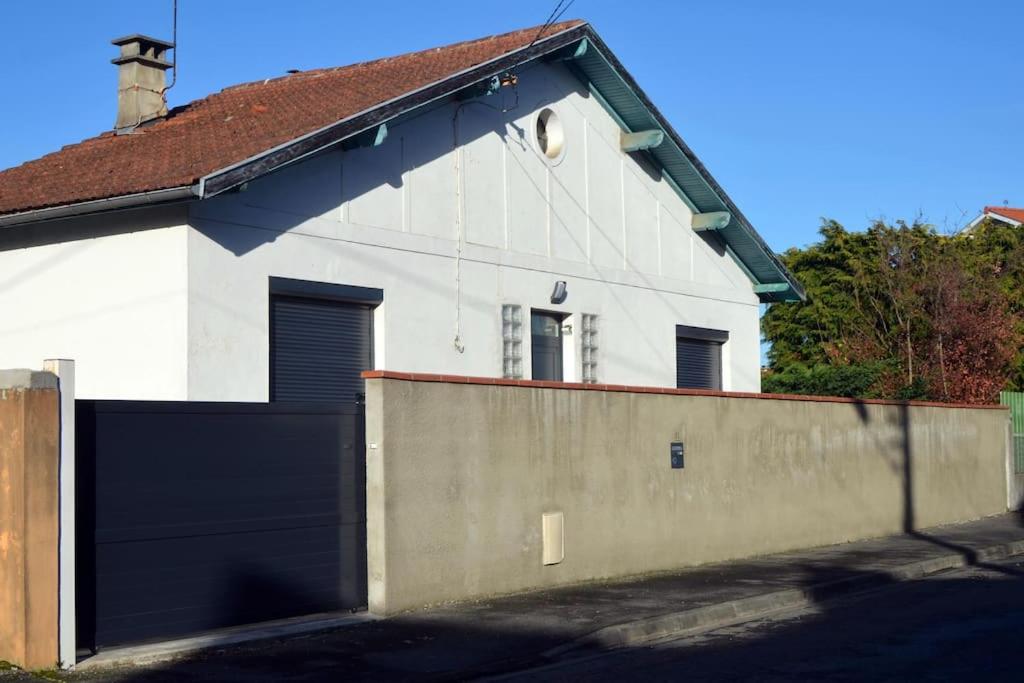 Villa VILLA ENTIERE TARBES CONFORT ,CHARME & BONHEUR 11 Rue Emile Zola, 65000 Tarbes