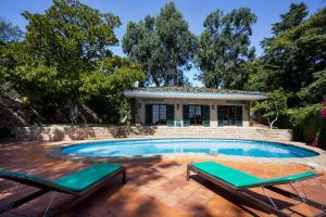 Entre Rochas Pool House by CadenzaLux