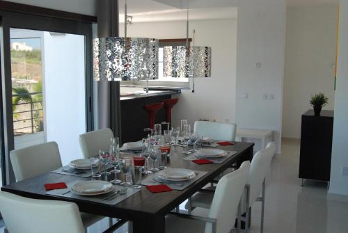 Exclusieve Villa met zeezicht en privézwembad in Atalaia 'Villa Salvatore'