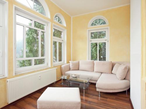 Exclusive apartment in the beautiful Ore Mountains with conservatory and villa park