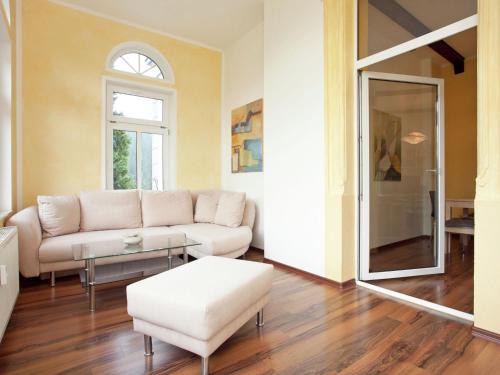 Exclusive apartment in the beautiful Ore Mountains with conservatory and villa park