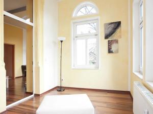 Exclusive apartment in the beautiful Ore Mountains with conservatory and villa park
