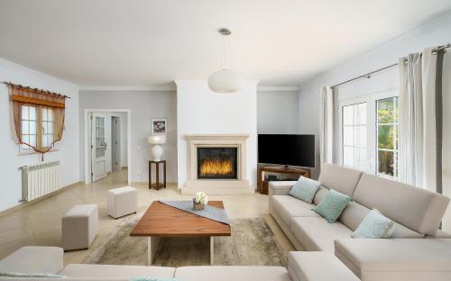 Exclusive Villa Toulouse with pool in Falesia Algarve