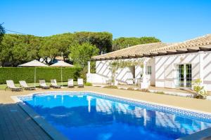 Exclusive Villa Toulouse with pool in Falesia Algarve