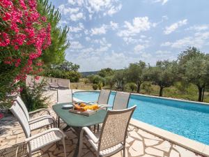 Exquisite Villa in Beaufort with Swimming Pool