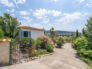 Villa Exquisite Villa in Beaufort with Swimming Pool  34210 Beaufort Languedoc-Roussillon