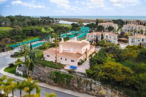 Extraordinary Villa on an elevated position in Quinta do Lago