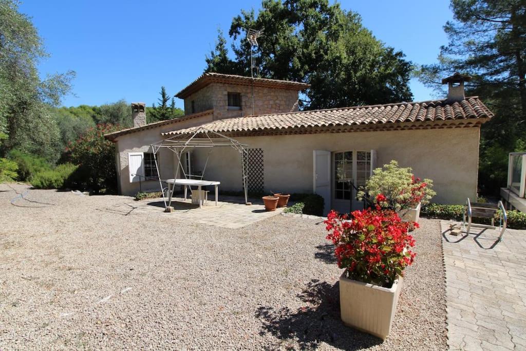Villa Villa familiale avec piscine à Mouans-Sartoux 42 Allée de la Roche au Bois, 06370 Mouans-Sartoux