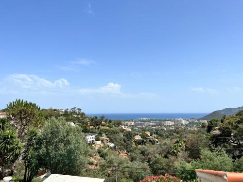 Fantastic villa in the bay of Cannes, 5 minutes from the beach