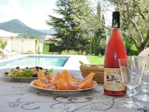 Farm holiday with swimming pool in the hills of the Chianti