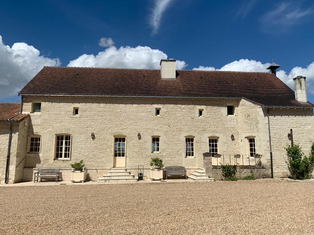 Farmhouse in a working winery with vineyard views Marigny Brizay Lieu dit Les Roches, 86380 Marigny-Brizay