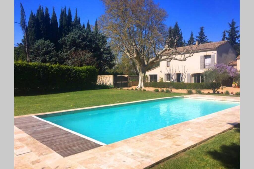 Villa Farmhouse with private pool in the countryside of Plan d'Orgon in Provence, 8 persons LS1 365 MIGNOUN 924 Chemin Sans Issue 13750 Cavaillon