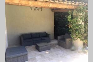 Farmhouse with private pool in the countryside of Plan d'Orgon in Provence, 8 persons LS1 365 MIGNOUN