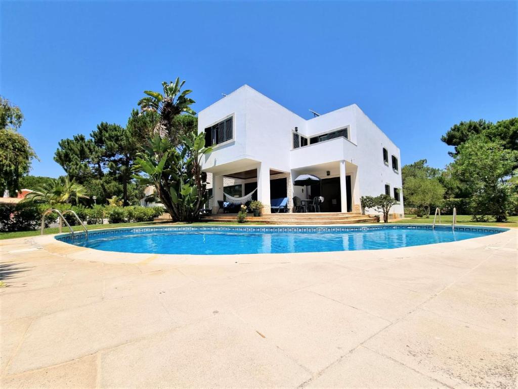 Villa Villa Fati With Pool Rua de Almoster, Sim, 348, 7570-788 Tróia