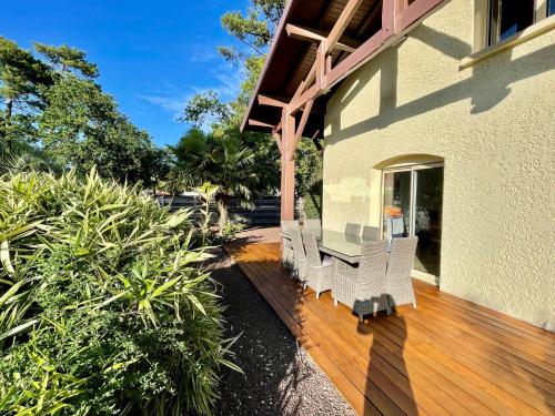 Ferienhaus mit beheiztem Pool in Claouey