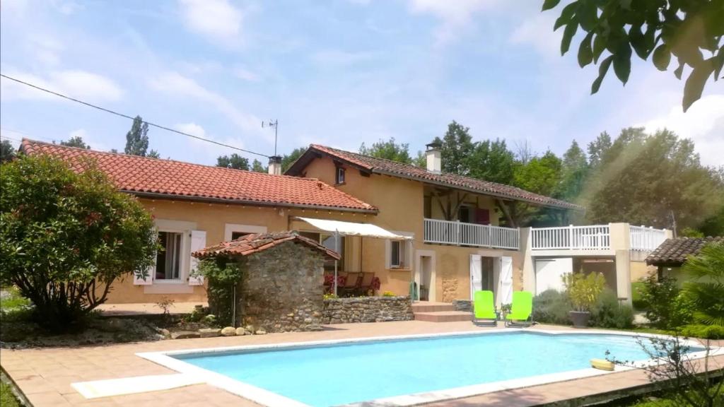 Villa Fermette rénovée avec piscine couverte Le Boucas 31260 His