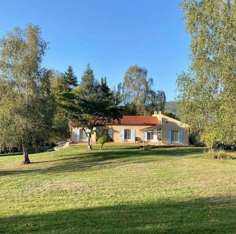 Villa Foix Villa 150m2 dans très grand parc arboré 52 Route de Ganac 09000 Foix