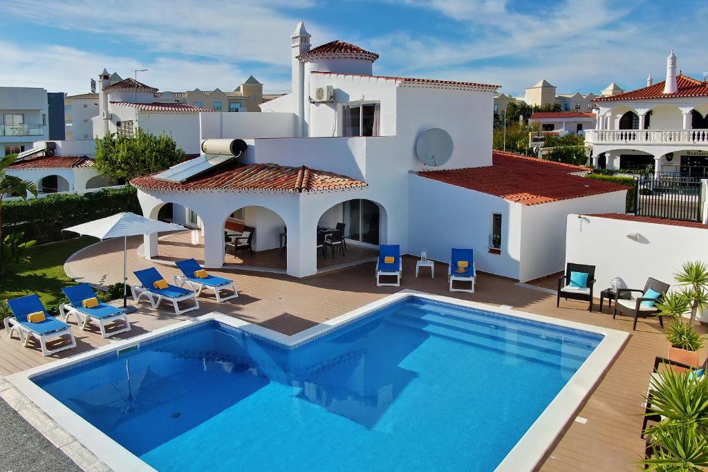 Villa Villa Francella- Relaxing holidays in an ideal location Rua Almeida Garrett 39, 8200-272 Albufeira