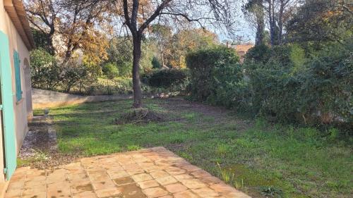 FREJUS - LOCATION SAISONNIERE - Villa Familliale