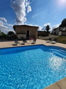 Villa French Farmhouse Retreat with pool & superb views. 1 Impasse du Cluzeau 16250 Blanzac -1