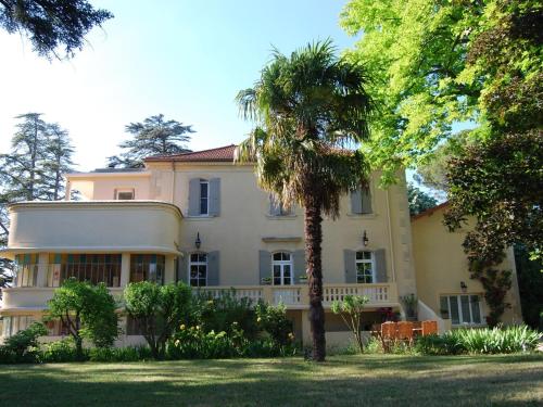 G te with friends room in stately villa with pool and parkgarden