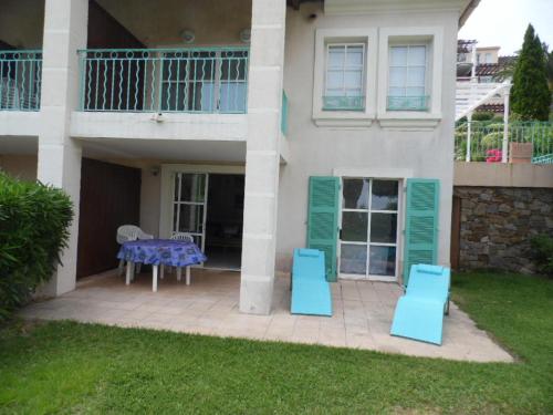 Garden level with sea view for 6 people