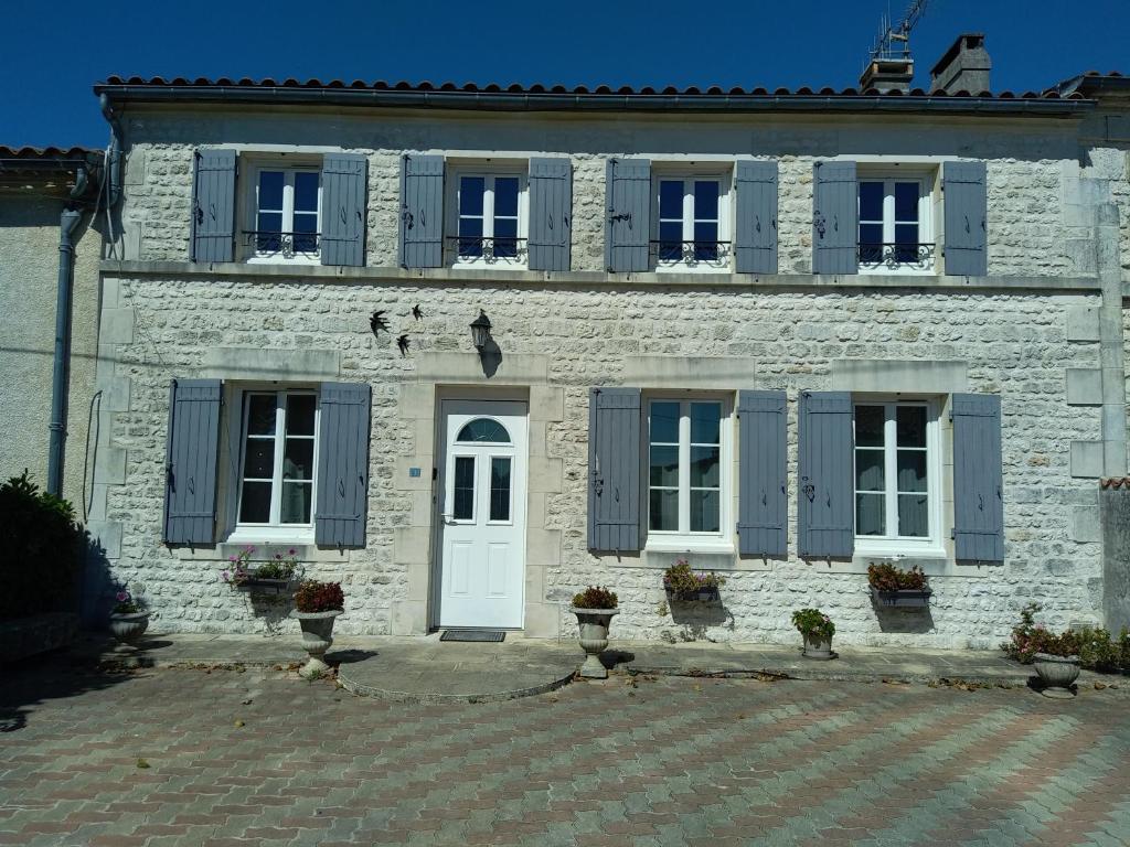 Gîte climatisé les hirondelles 29b Rue des Tilleuls, 17800 Pons