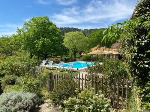 GITE LES GRANDES VIGNES à Sanilhac, SUD Ardèche, indépendant et privatisé, piscine chauffée, climatisation, SPA, 10 chambres, 8 salles de bains