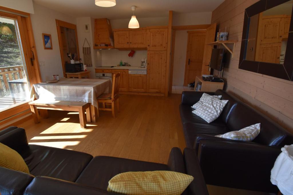 Gites for 10 people with swimming pool