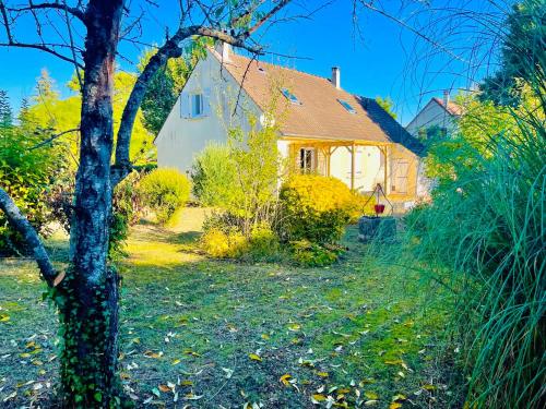 Villa Giulia sur terrain 1000m2 arboré 5min Roissy CDG Gressy france