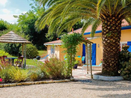 Gorgeous Villa in Anglet with Swimming Pool