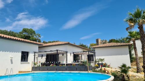 Villa Grand villa avec piscine privée à 40min de la mer 186 Les Horts de Bourguet 30260 Brouzet Languedoc-Roussillon