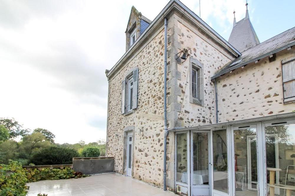 Villa Grande maison de charme, 14 pers. 5 chambres, sauna, écrin de verdure, baby foot 1 La Roche aux Moines 79150 Saint-Clémentin